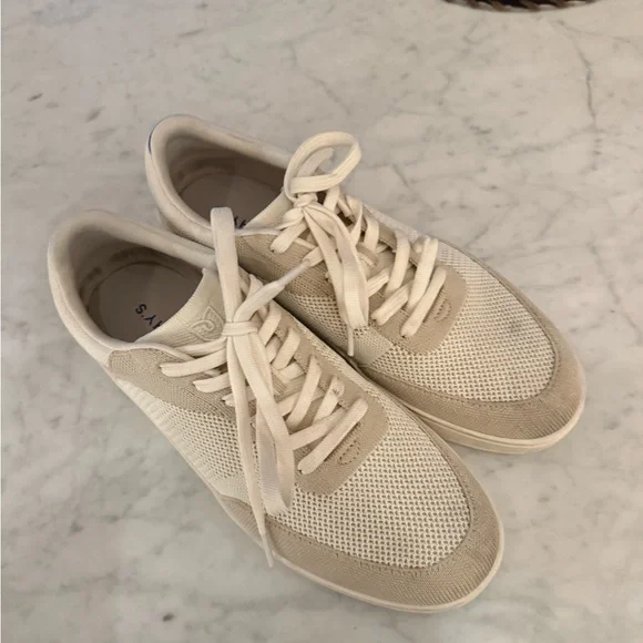 Rothy’s the court sneaker sand dune - Picture 2 of 4